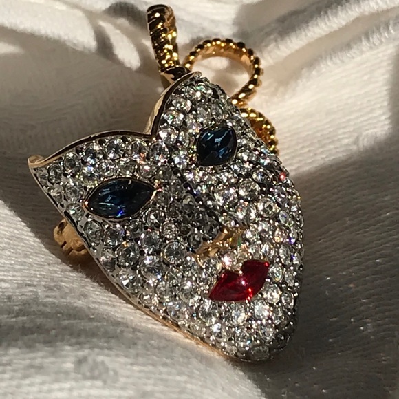 Vintage Crystal Mask Brooch - Picture 7 of 11